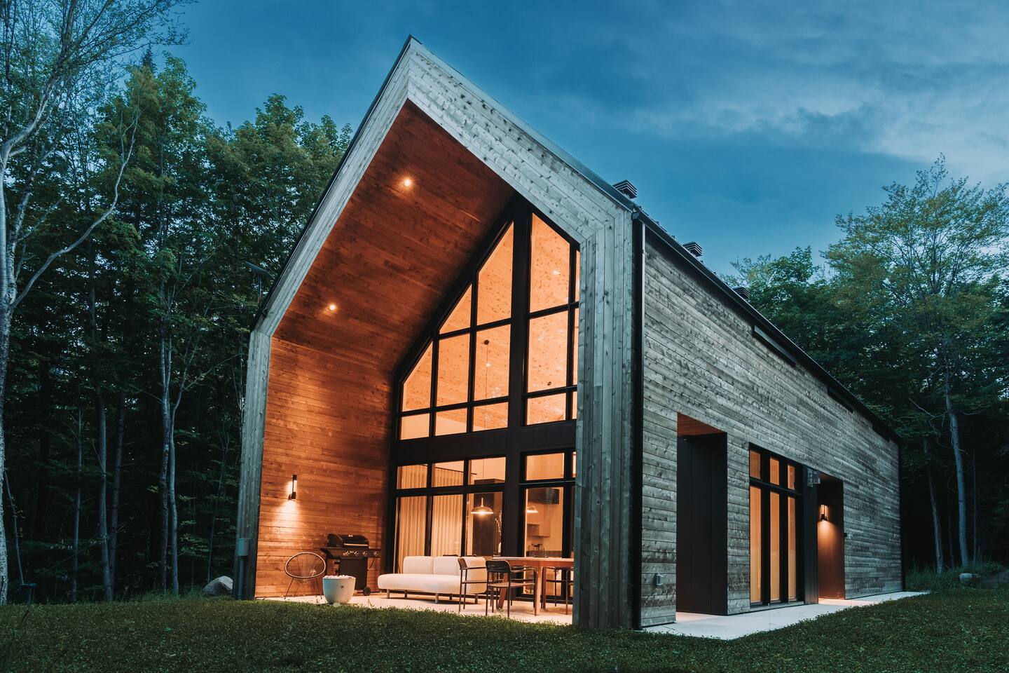 Luxurious Forest Getaway with Spa – Near Tremblant