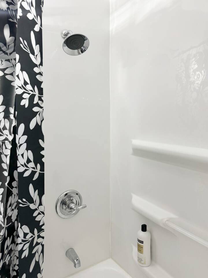 Riverside A6 | QUEEN 1BD/1BA Apt near River