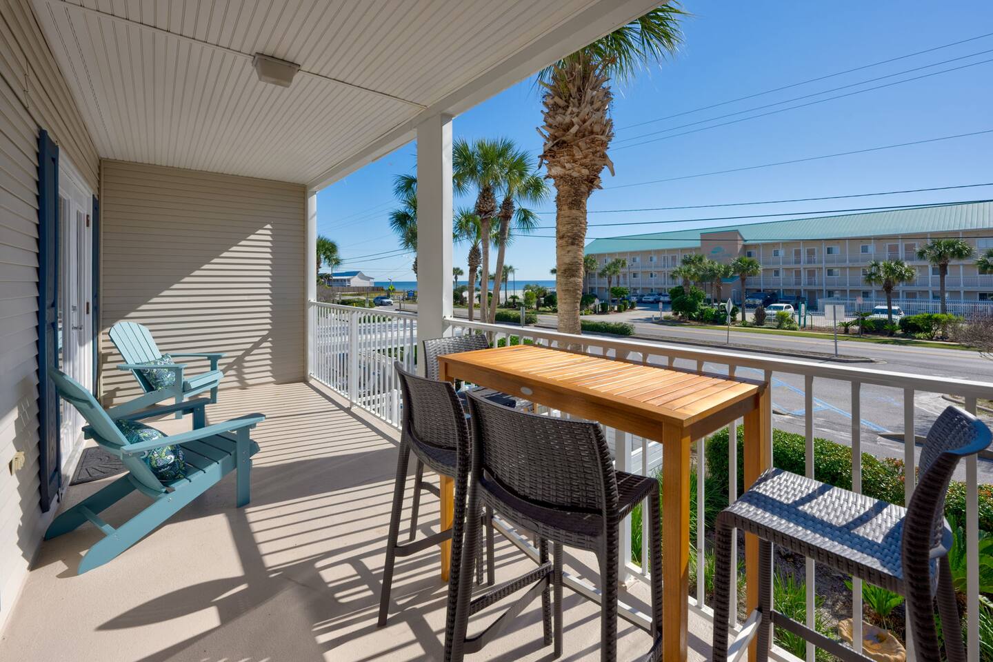 2 BR Steps to Beach w/ Heated Pool