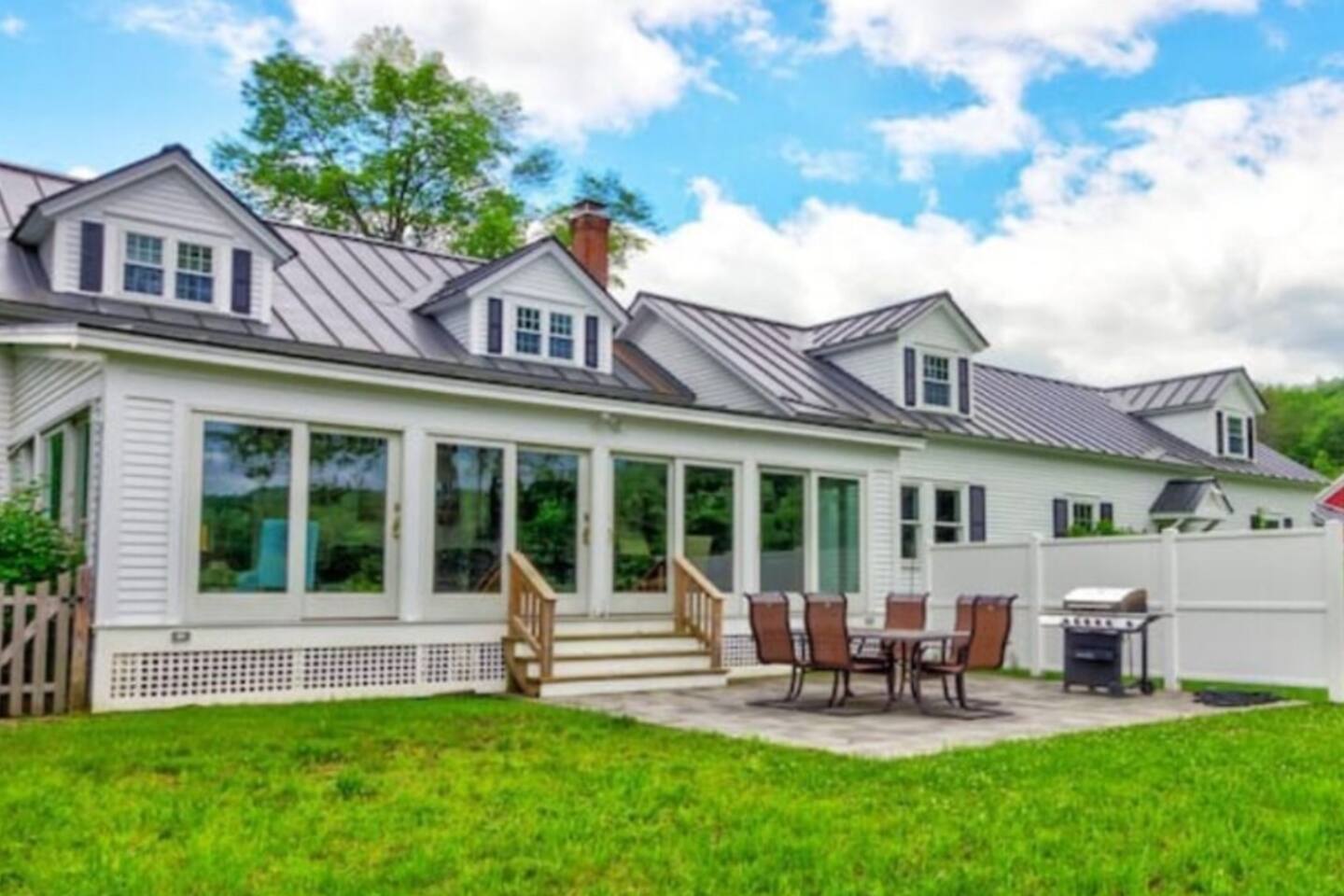 the Willow suite, Peaceful River Views at the Farm