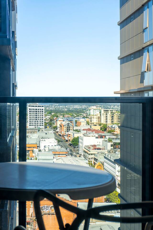 The Valley Edit | Designer Stay, Carpark  + Pool - Apartment