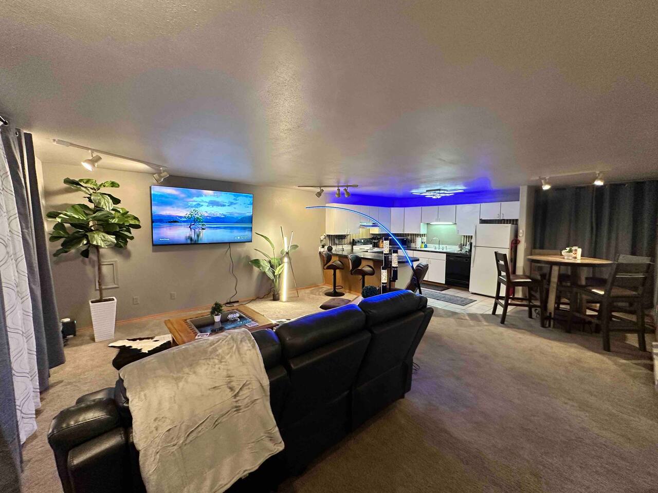 Garden Level Deluxe  2bd/1ba Apt, Mthly Rate Avail