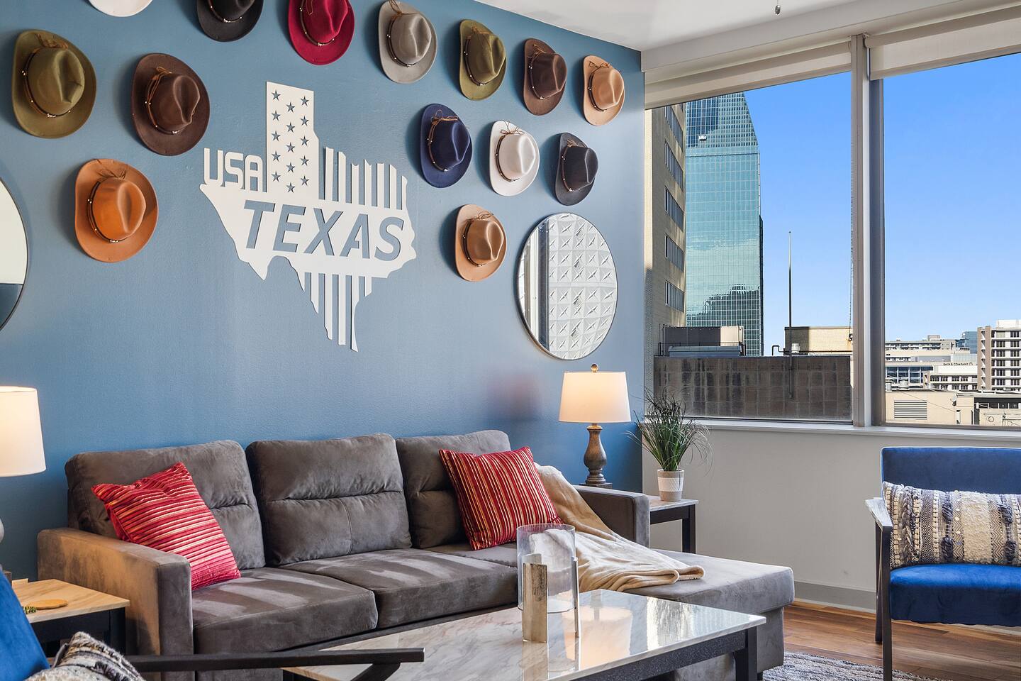 2BR,2 Bath Cowboy Charm With Movie Projector & TV