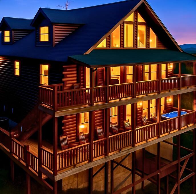 Lux/ Serious Gameroom/Theater/HotTub/Firepit