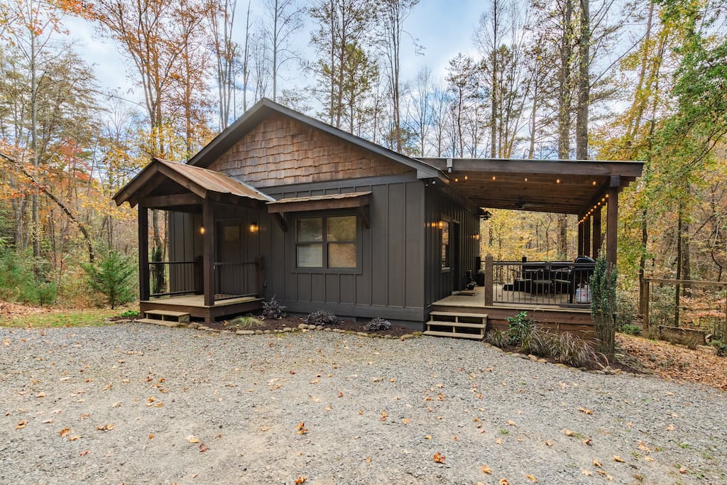 Badally: Close to Town, Private, Hot tub