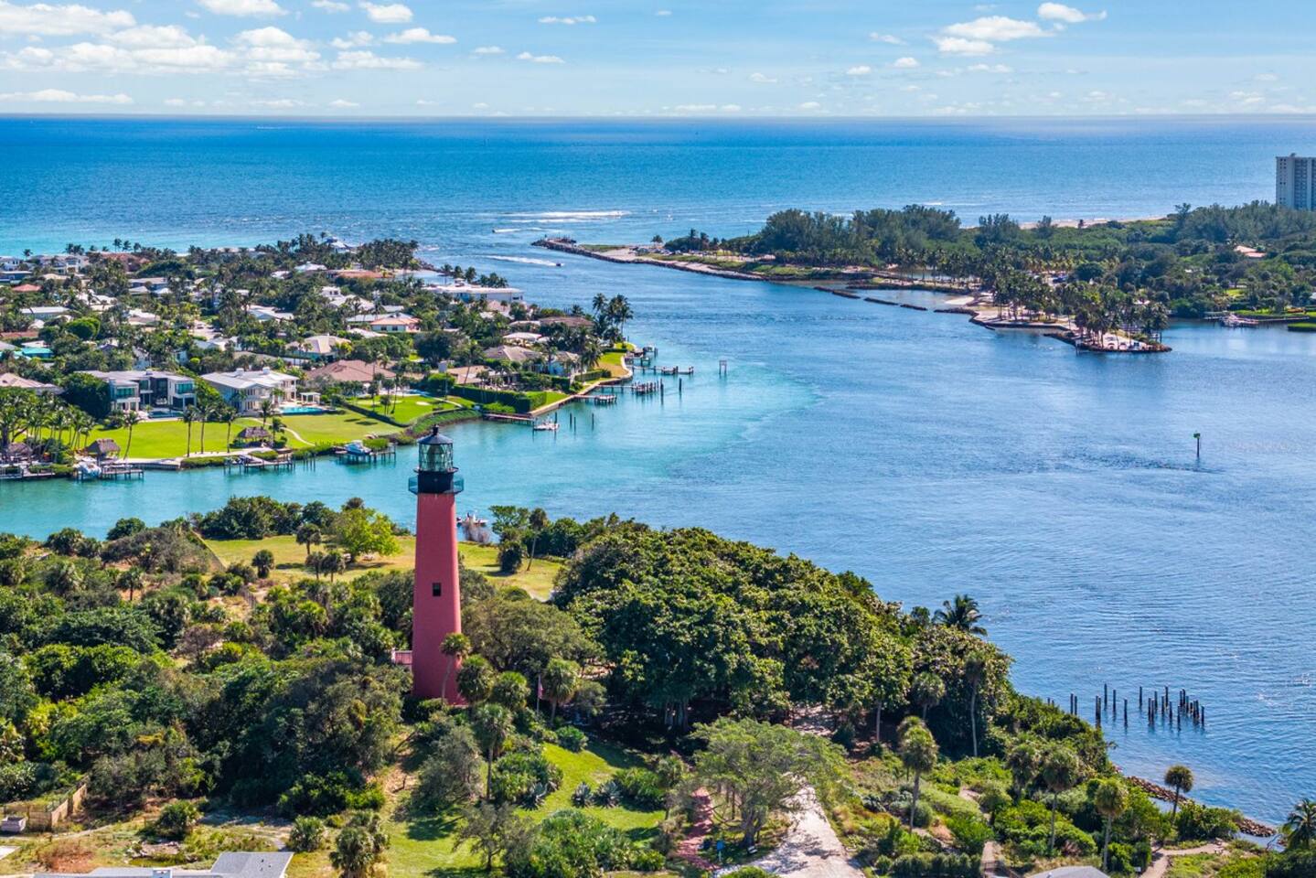 Cozy 2-BR House w/Fenced Backyard• Bike to Beach