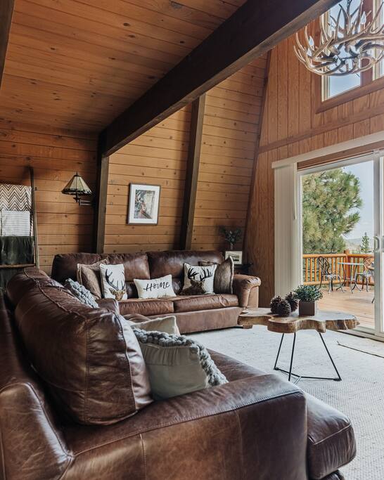 A serene mountain experience at Elk Run cabin