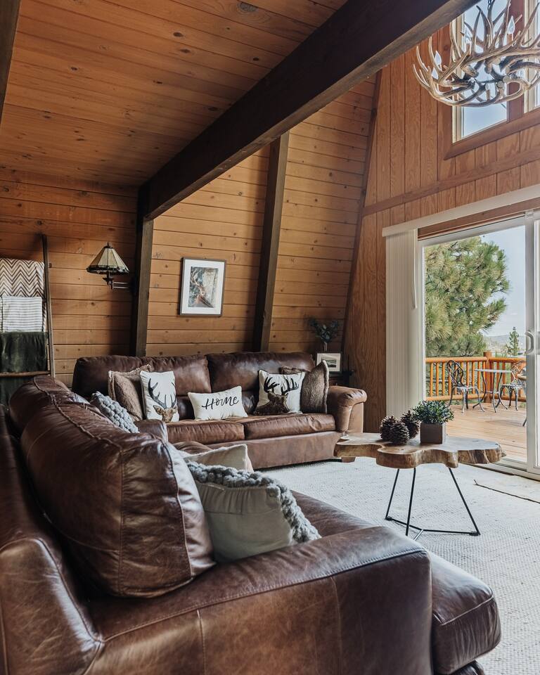 A serene mountain experience at Elk Run cabin