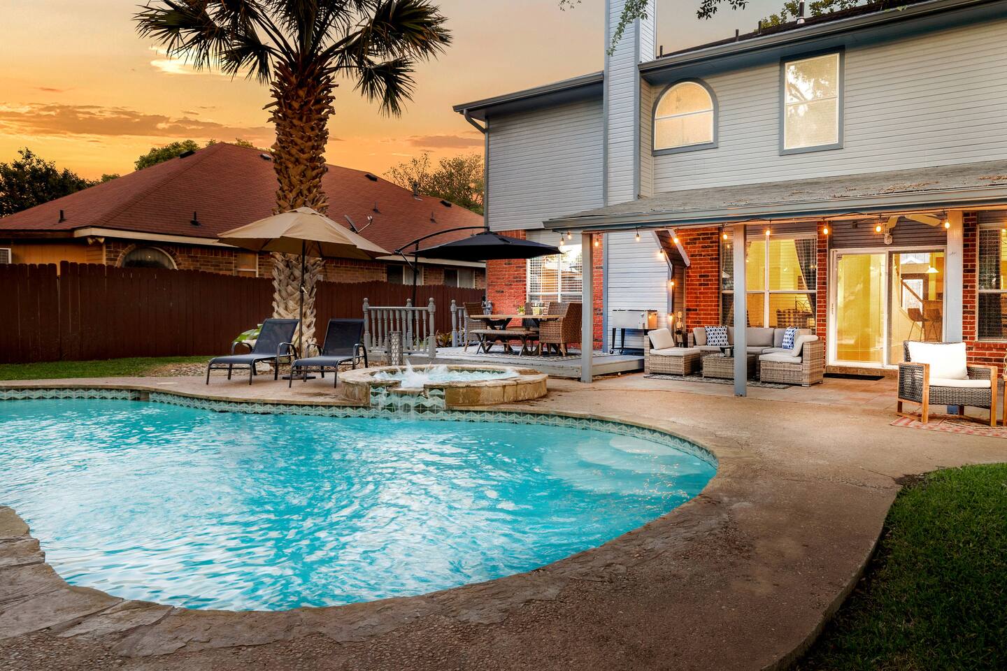 *Family Fun* Heated Pool, Slide, Hot Tub, Game Rm