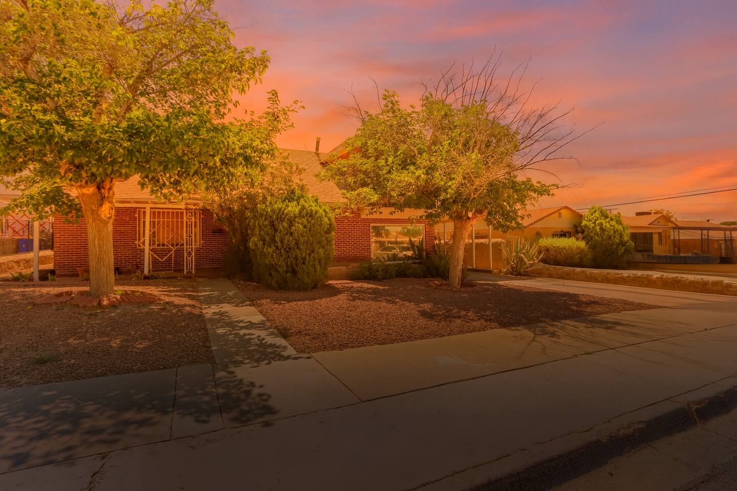El Paso mini studio, kitchen, WiFi near Fort Bliss