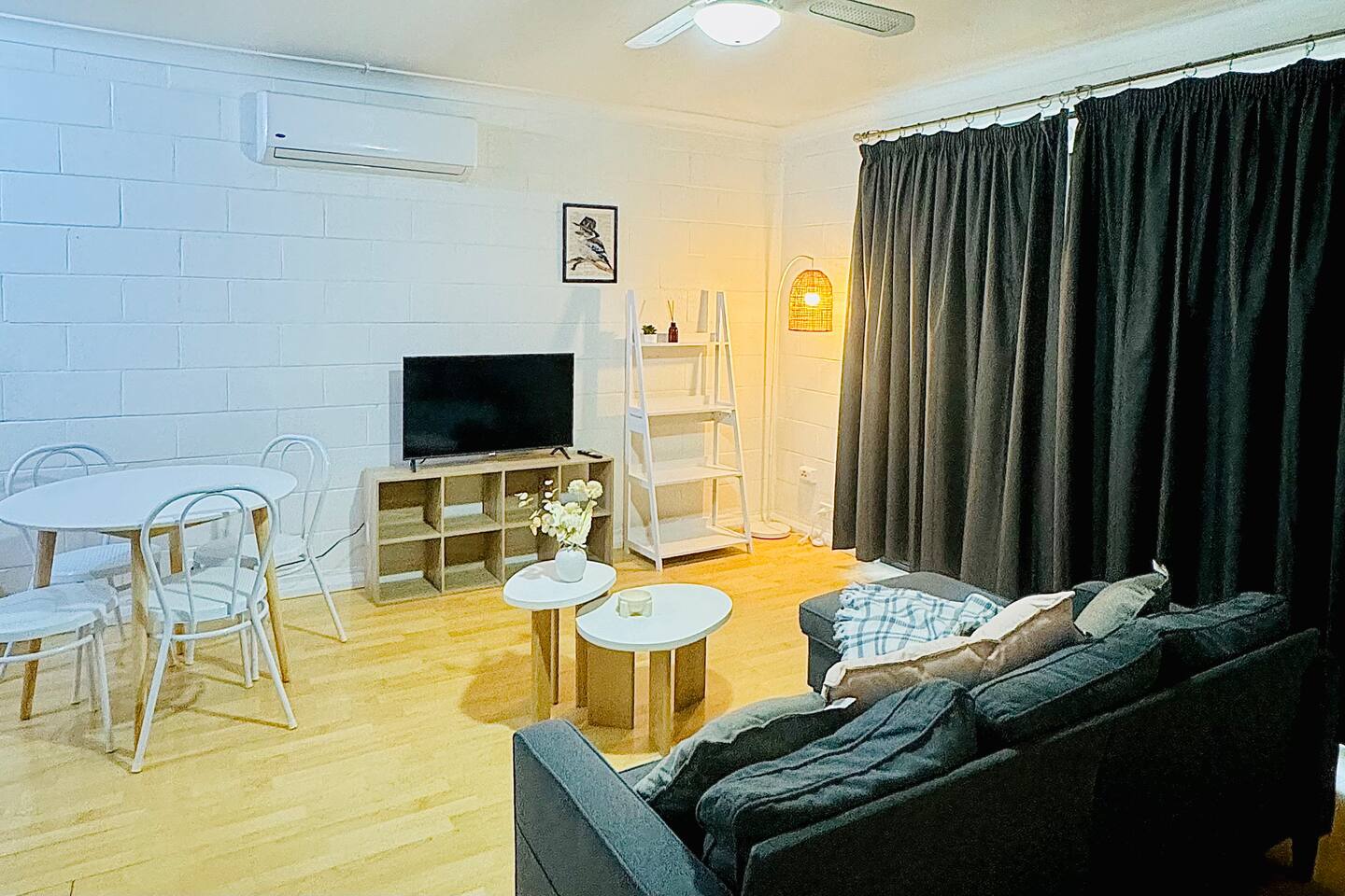 Chic 2BR South Side Getaway Near Albury CBD