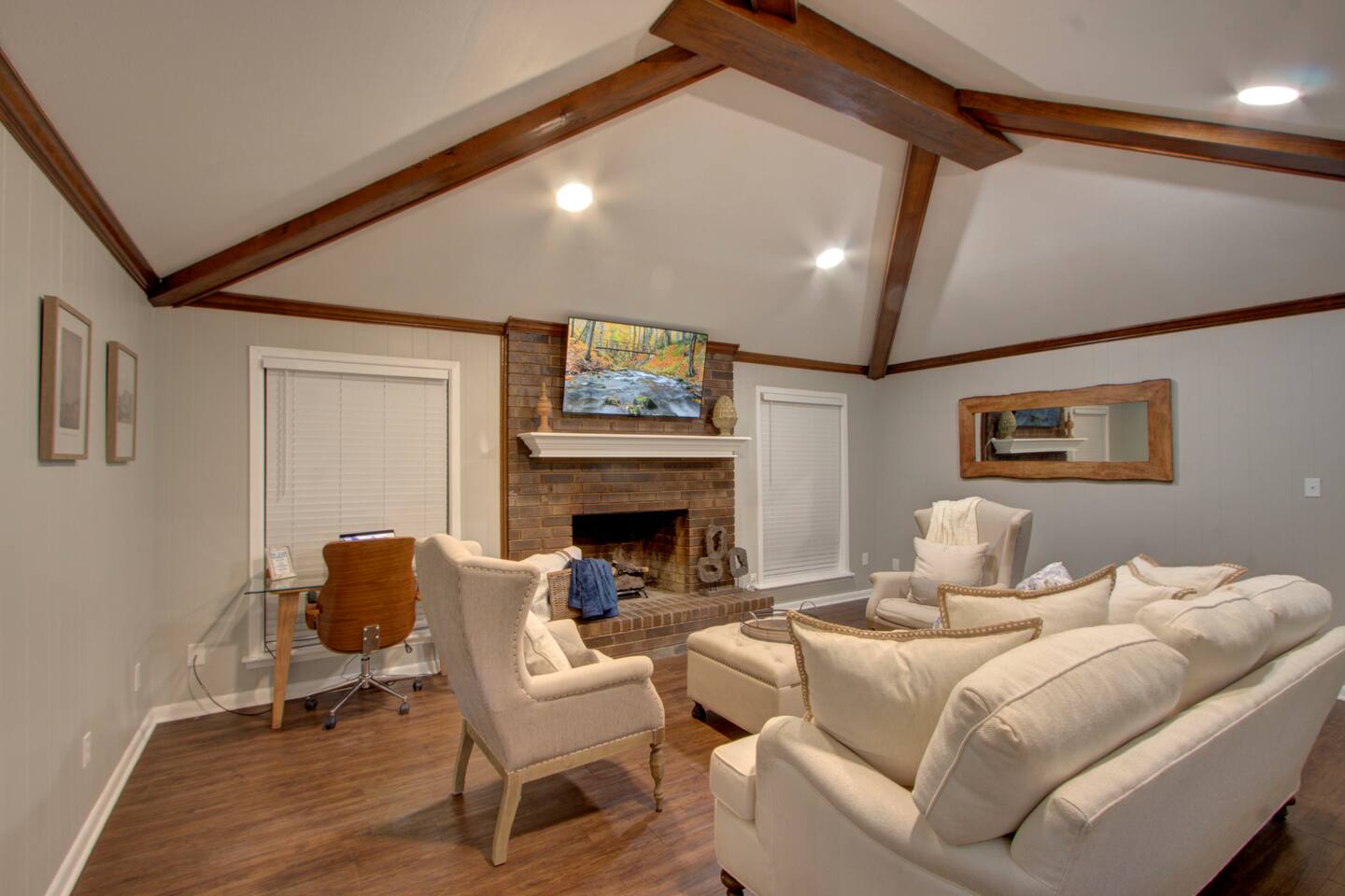 Skyline Lux - King Bed - Garage