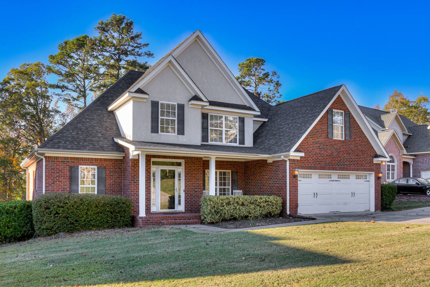 4BR Southern Charm: Double Porch & Gourmet Kitchen
