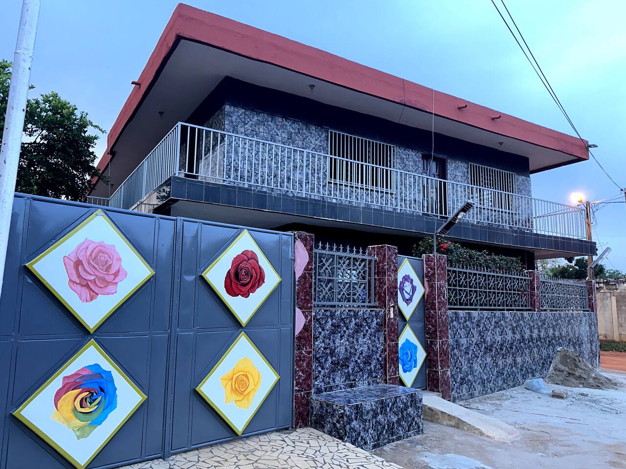 Chaleureux Appartement Entier Lit King Eau Chaude Wi-Fi