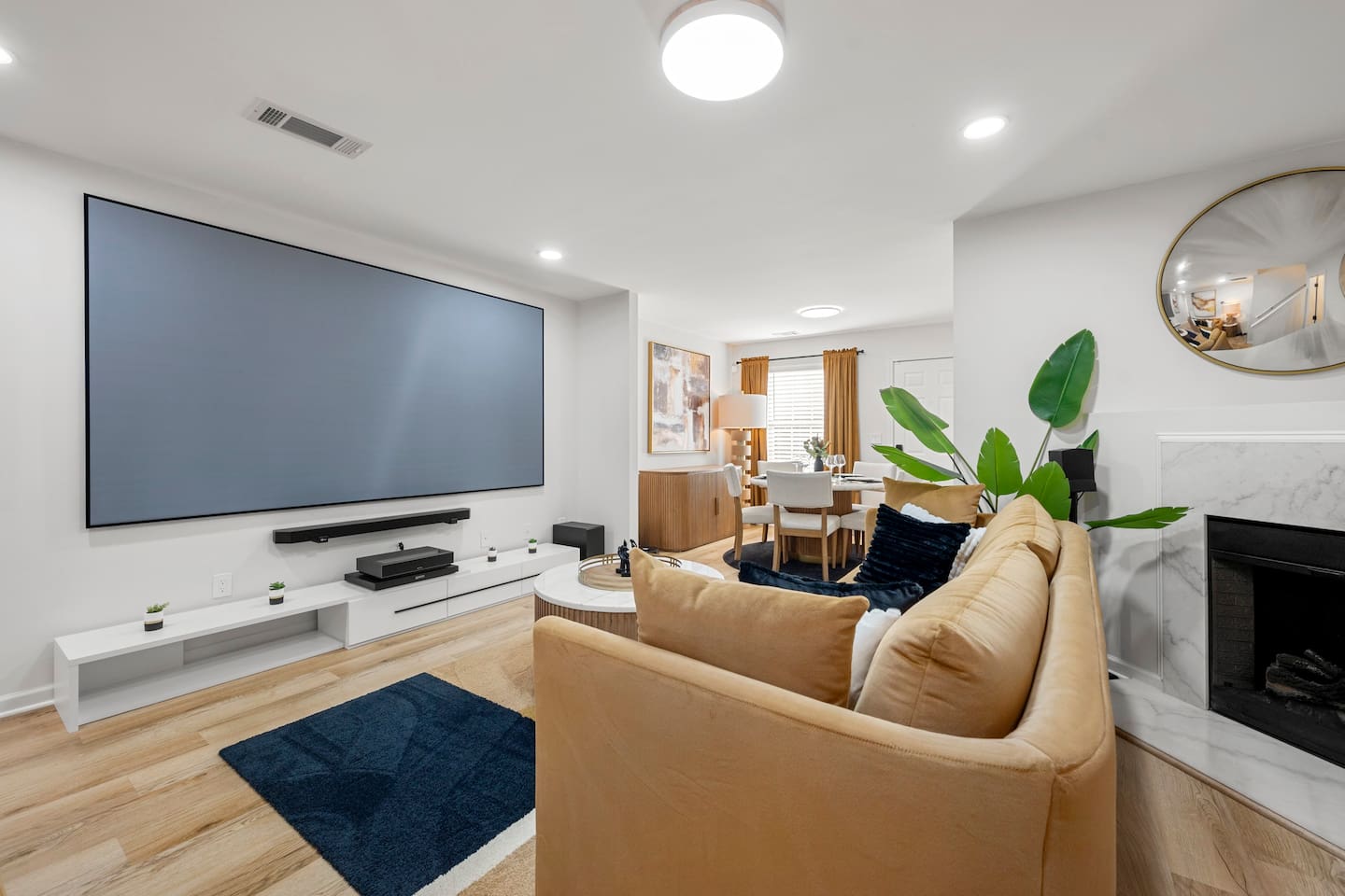 Modern Home Minutes from ATL Airport + EV Station - Holiday Home