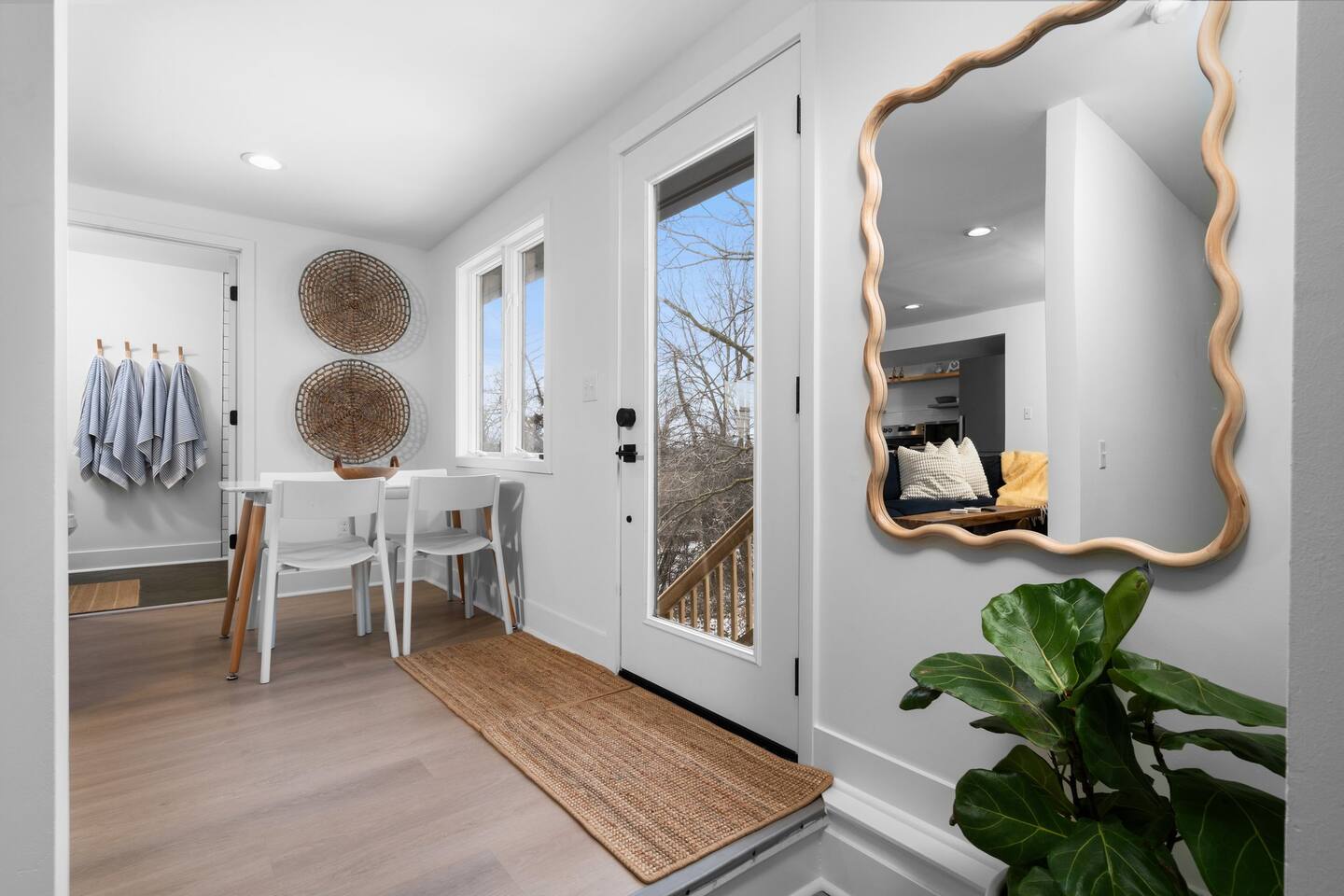 New 2024-Remodeled Farmhouse 4 Bed: Top Floor Unit