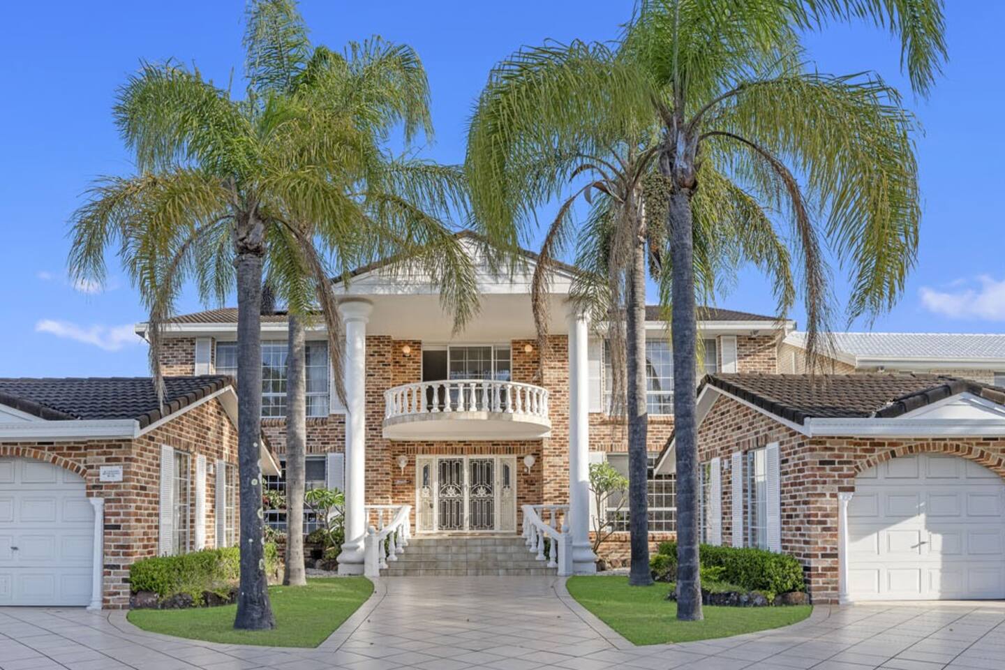 Stunning 4BR Holiday Home with Water Views & Pool