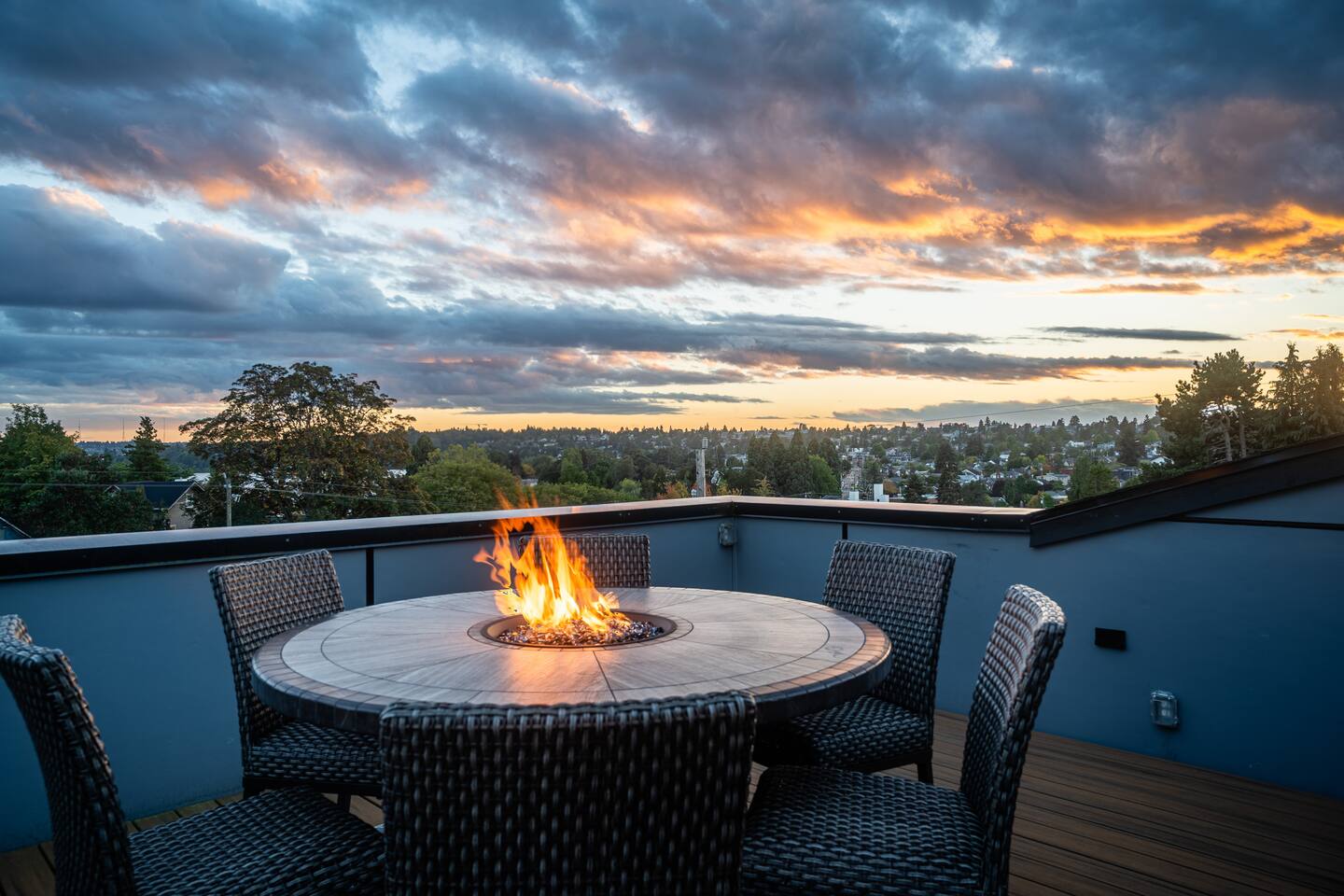 Green Lake Summit with Rooftop & Kraken Game Room