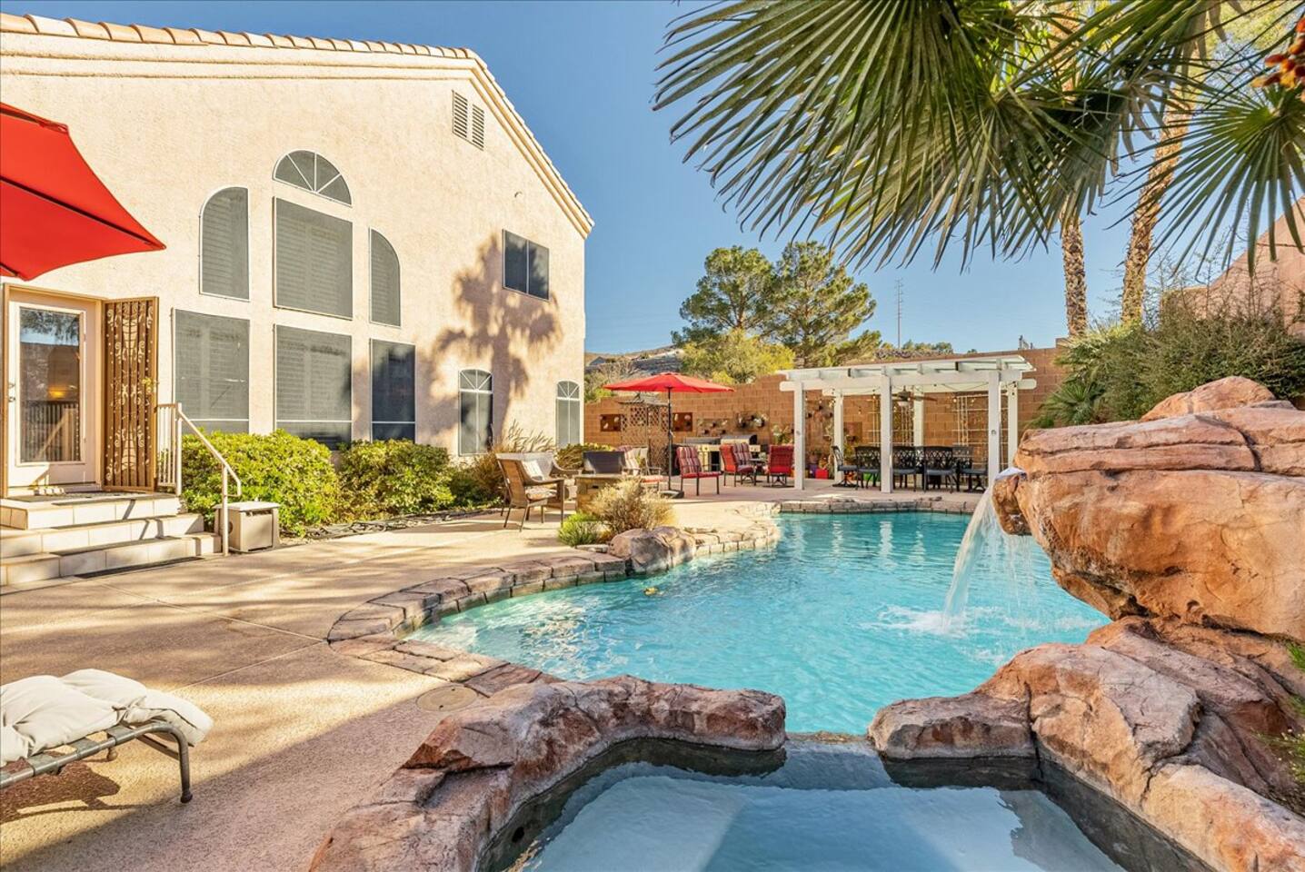 Vegas Hacienda 5B - free heated pool, 15m to Strip