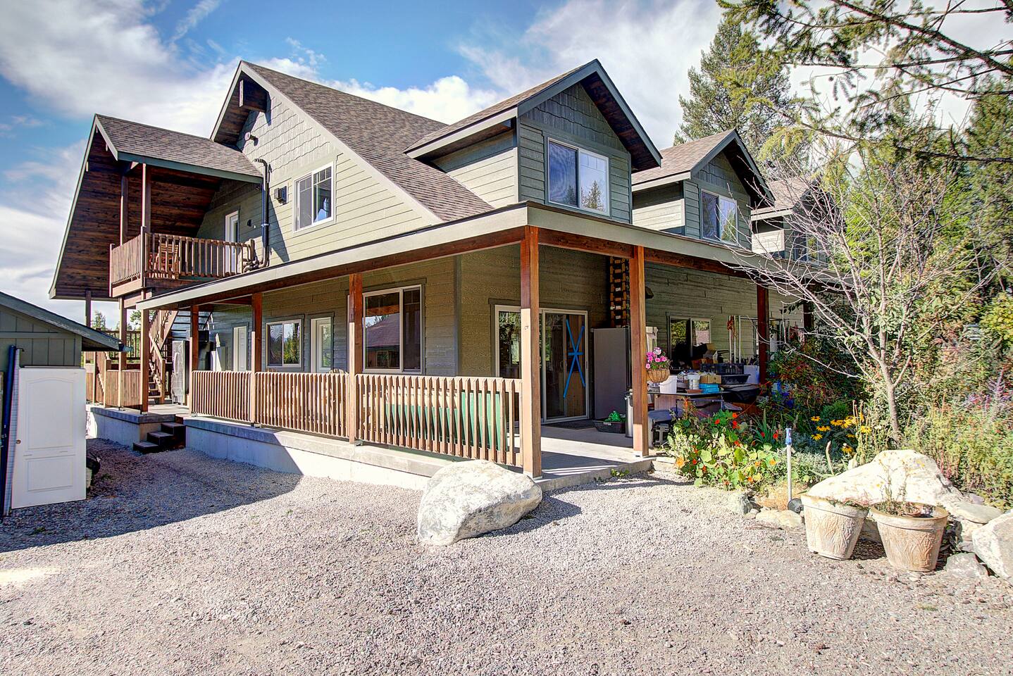 Mountain Views | Private Trails | Free Parking