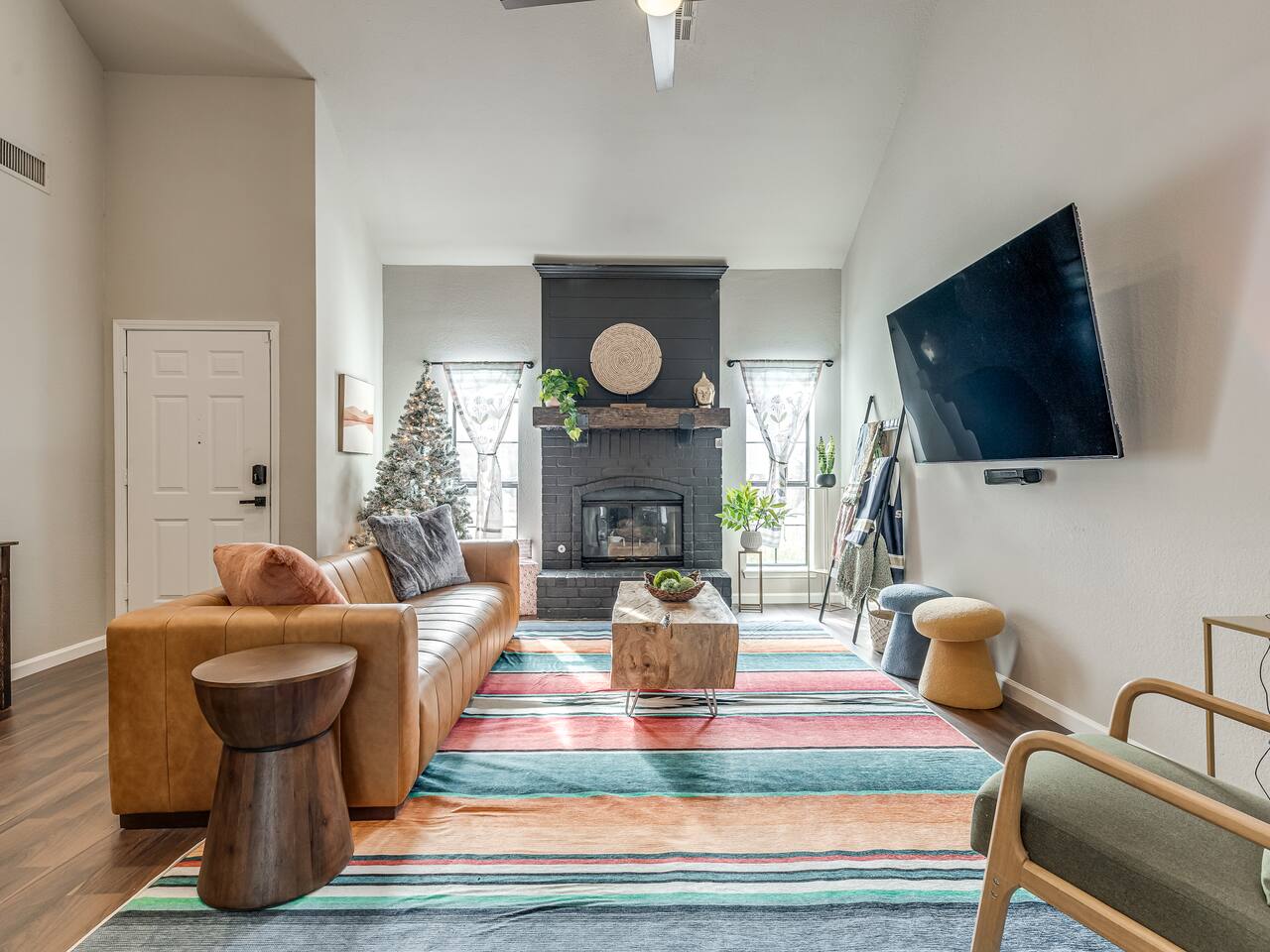 Heated pool hot tub Arcade Playset large kitchen