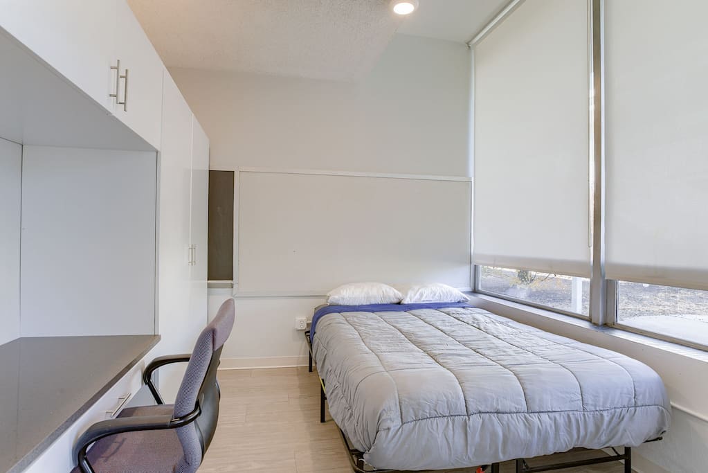 Room Nr Rockhurst UMKC- Students & Professionals U