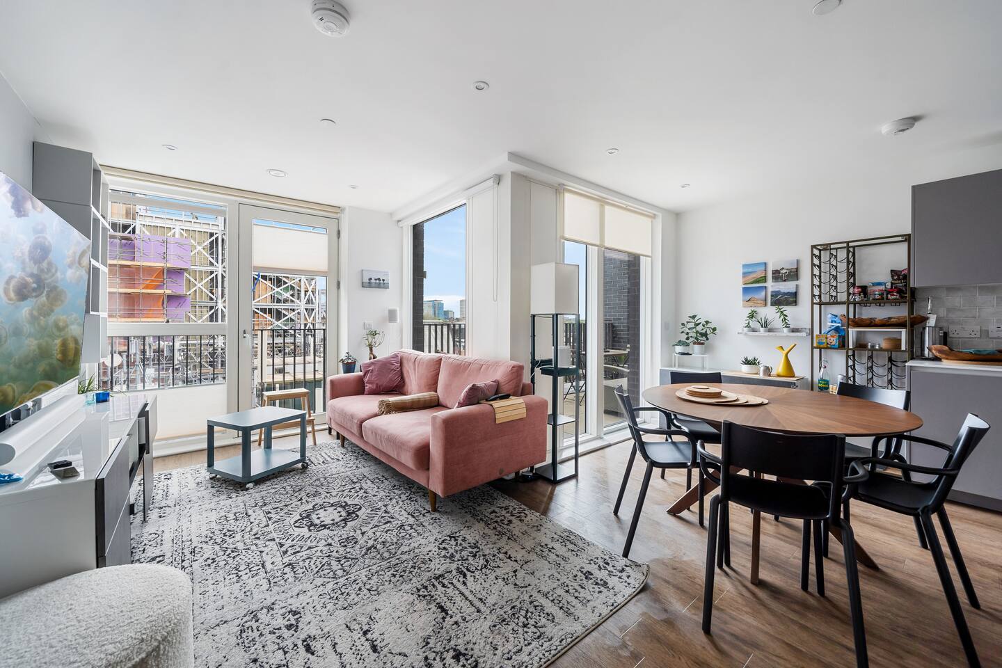 Impeccable Modern 2BR Apartment Peachy Stays