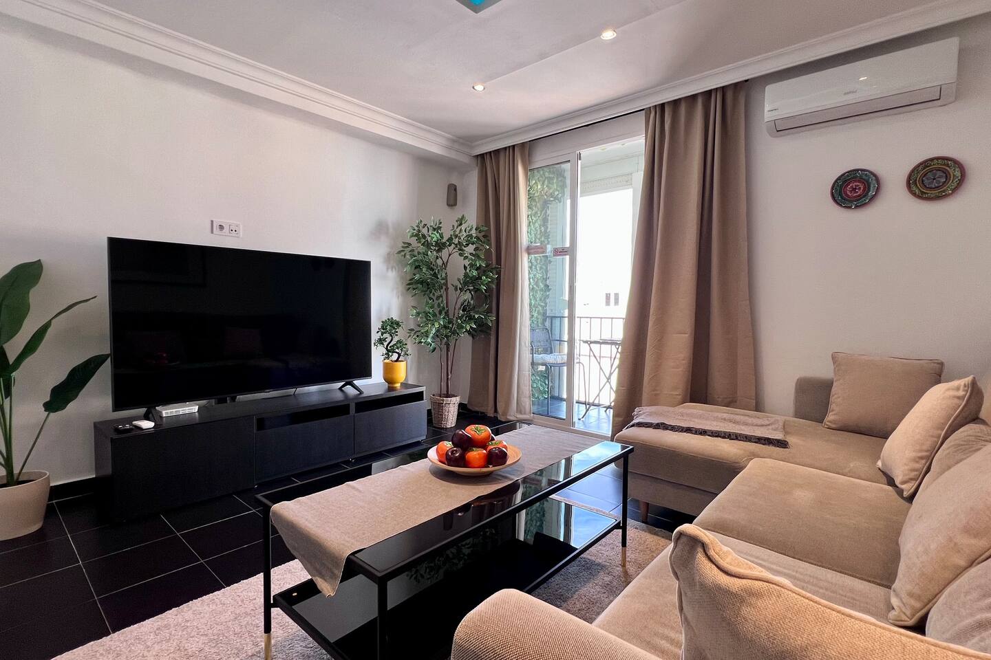 Cool, Modern and Snug 3BR Apartment Peachy Stays