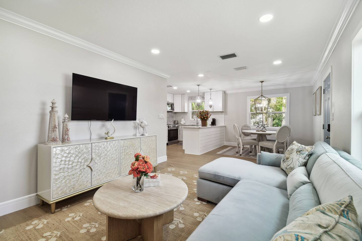 2BR/2BA | Steps to Indian Rocks & Clearwater