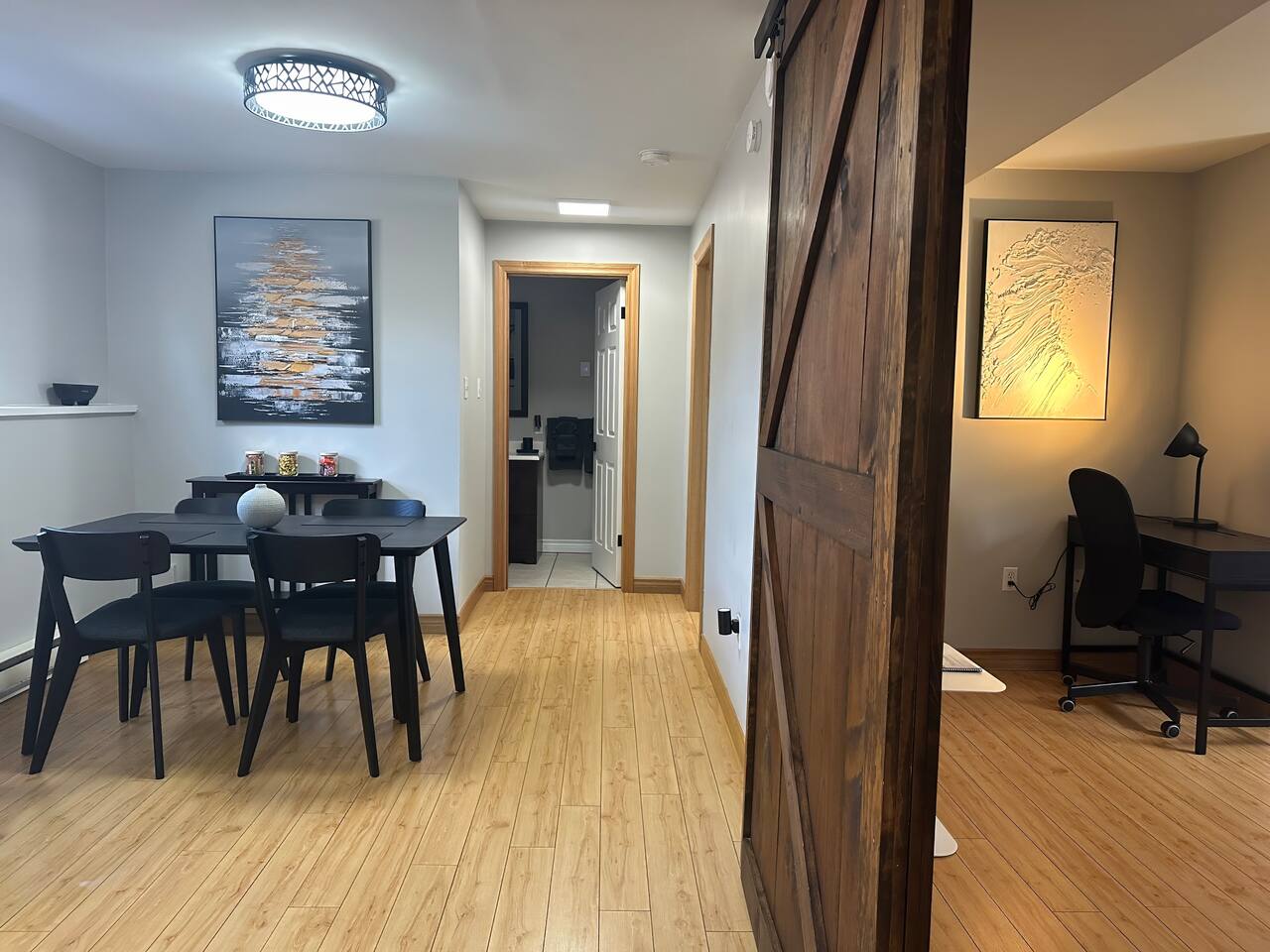 The Forest Grove: Lush Garden Apt in Town