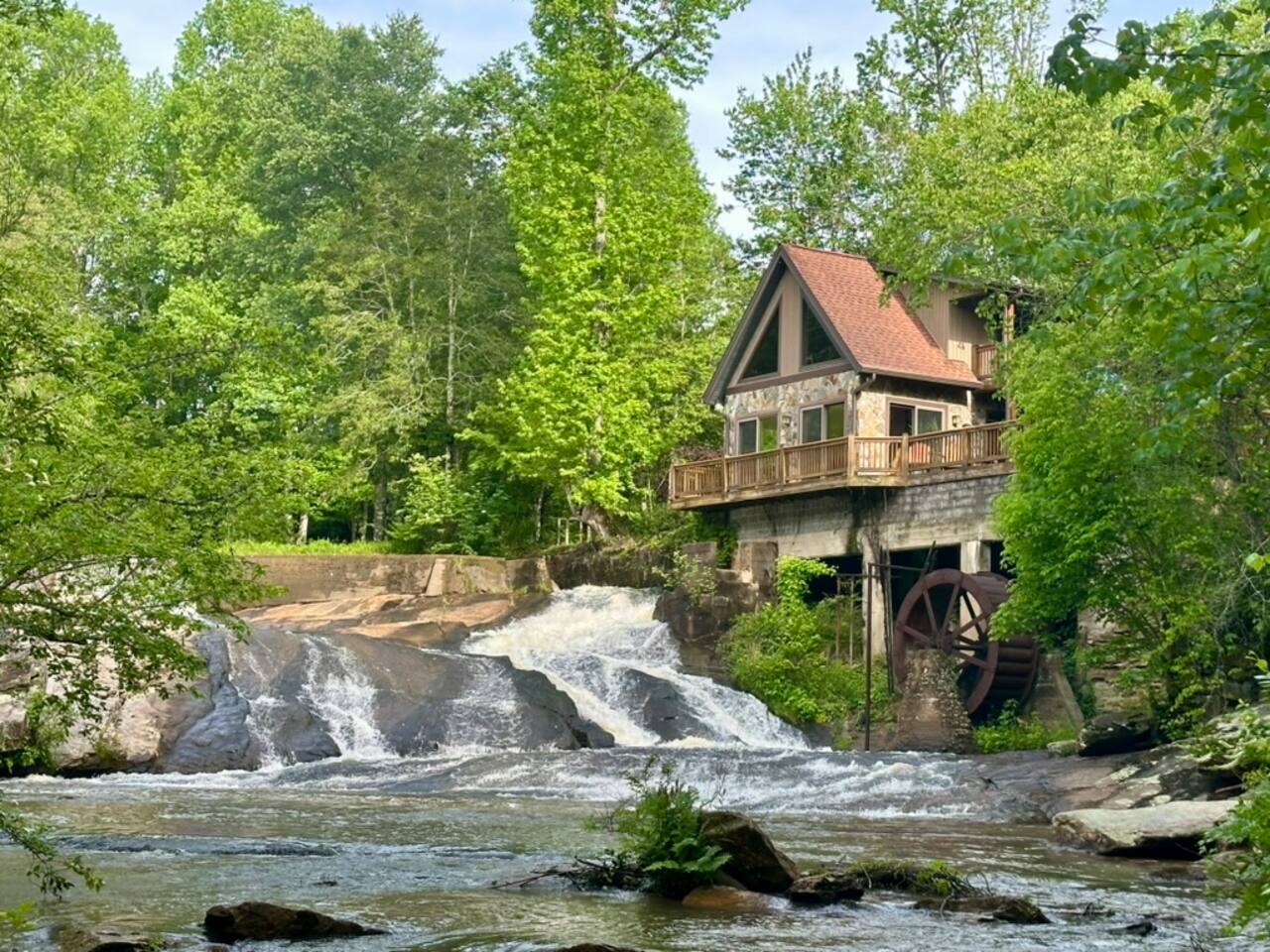 TWO Home Waterfall Resort, Fire pit, Hot Tub
