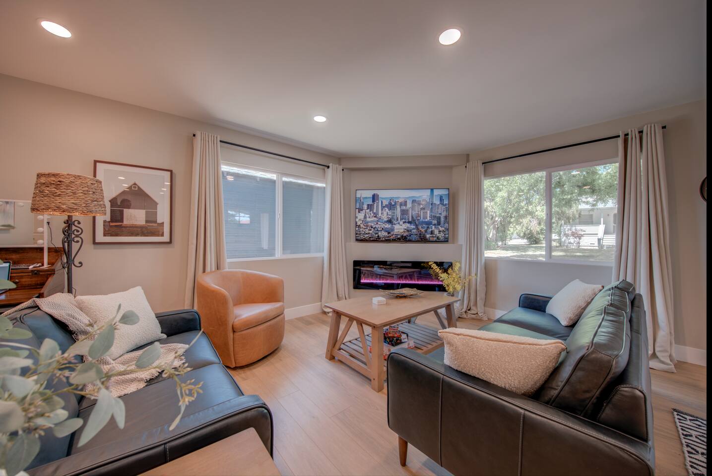 Folsom Old Town Escape • Cozy Cottage + Library - Holiday Home