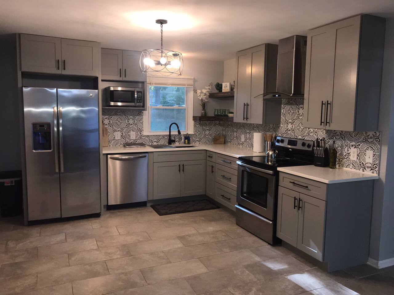13 Castle Retreat to stylish home in Greenville 4 BD/3BTH