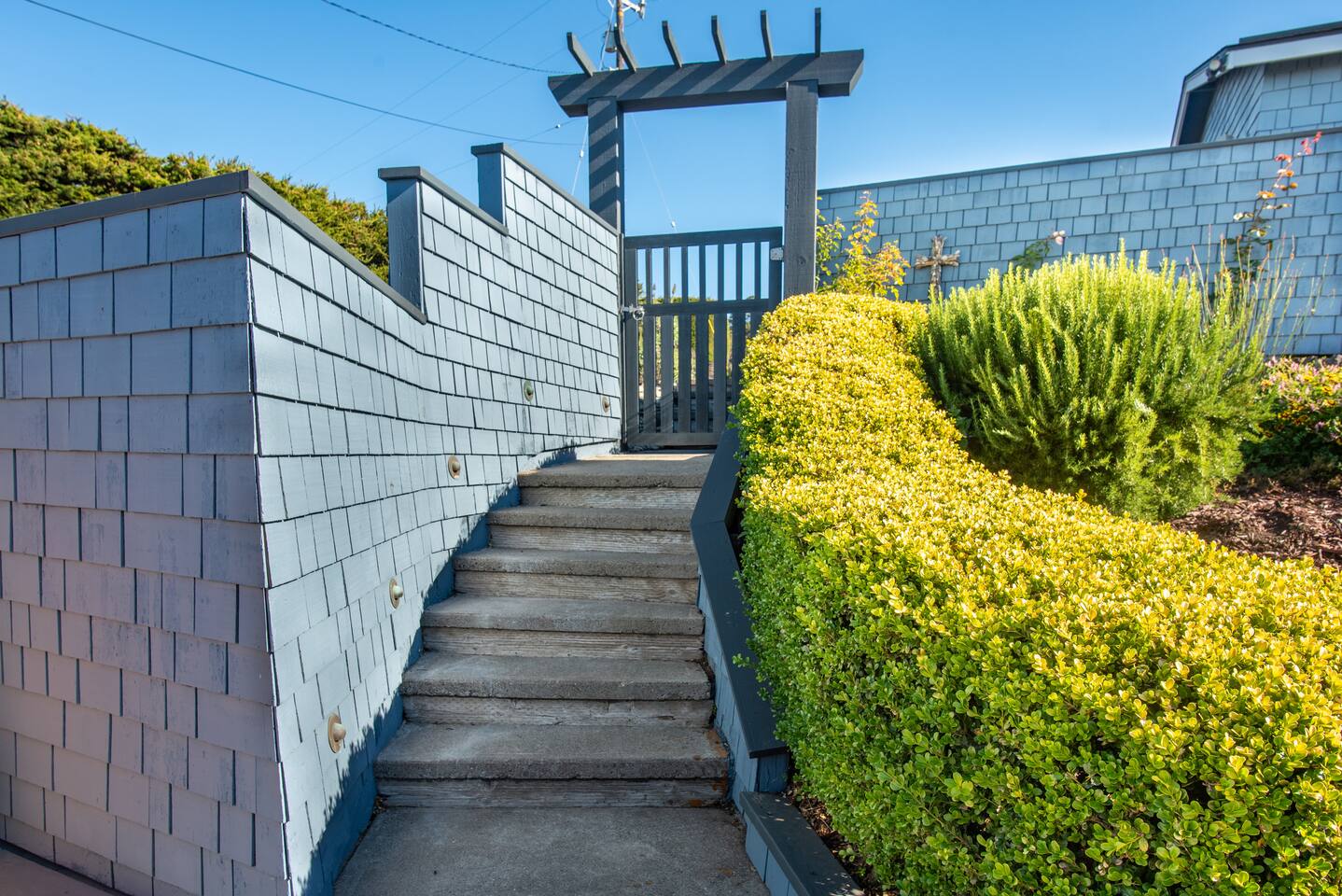 Stairs from the gate to the house. The lawn is perfectly maintained for a warm welcome.