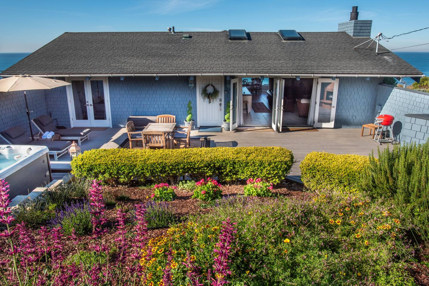 The front yard is the perfect spot for family and friends to gather. Enjoy a quaint breakfast together in the morning, relax in the tub under the evening sky, or do both for a truly delightful experience!