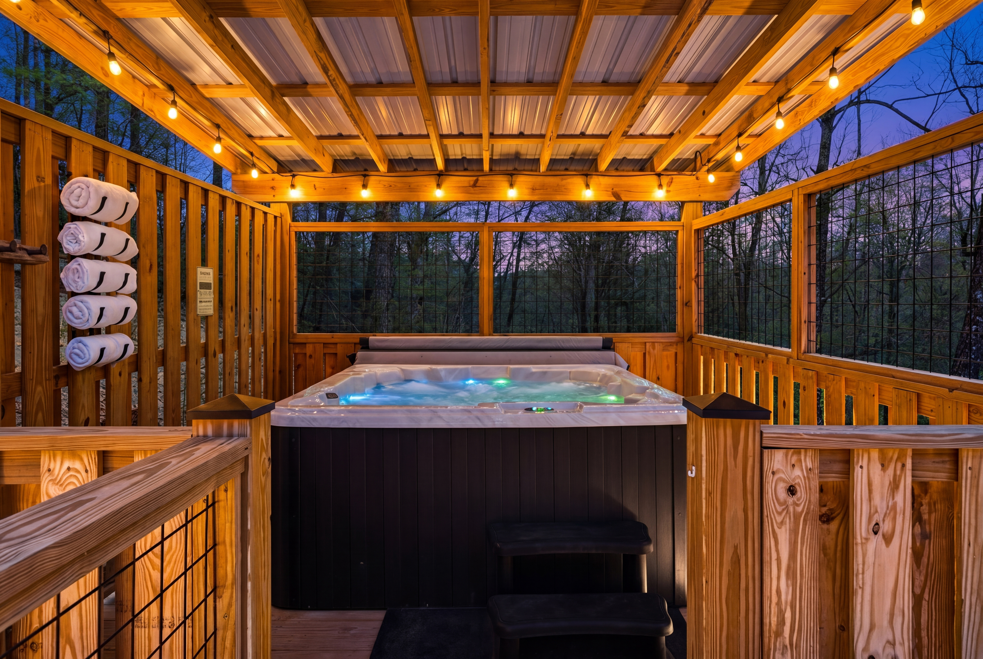 New Build~Hot Tub~Mntn & Sunset View~2 bed/2 bath