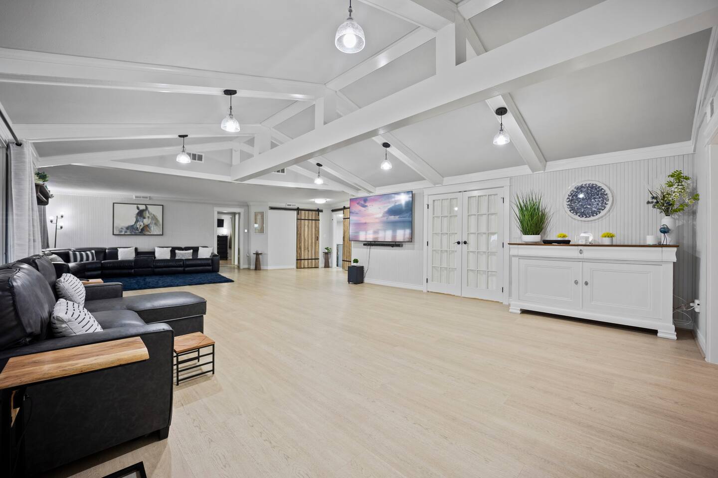 5BR Private Retreat On Acreage + Near Liberty