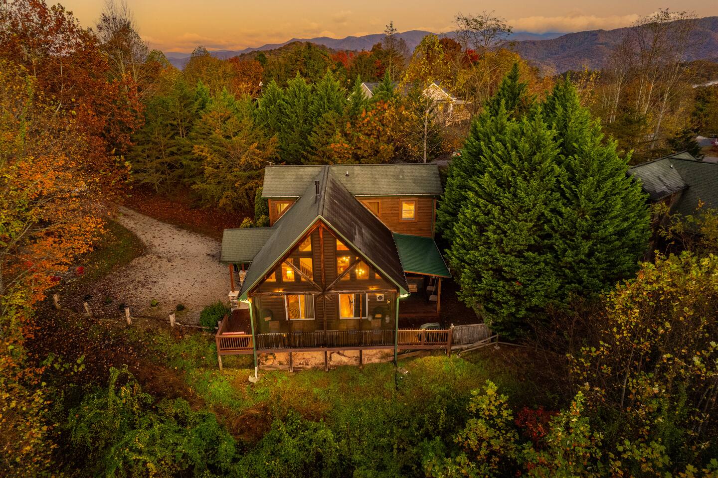 Polar Express & GSMNP Getaway! New gas fireplace!