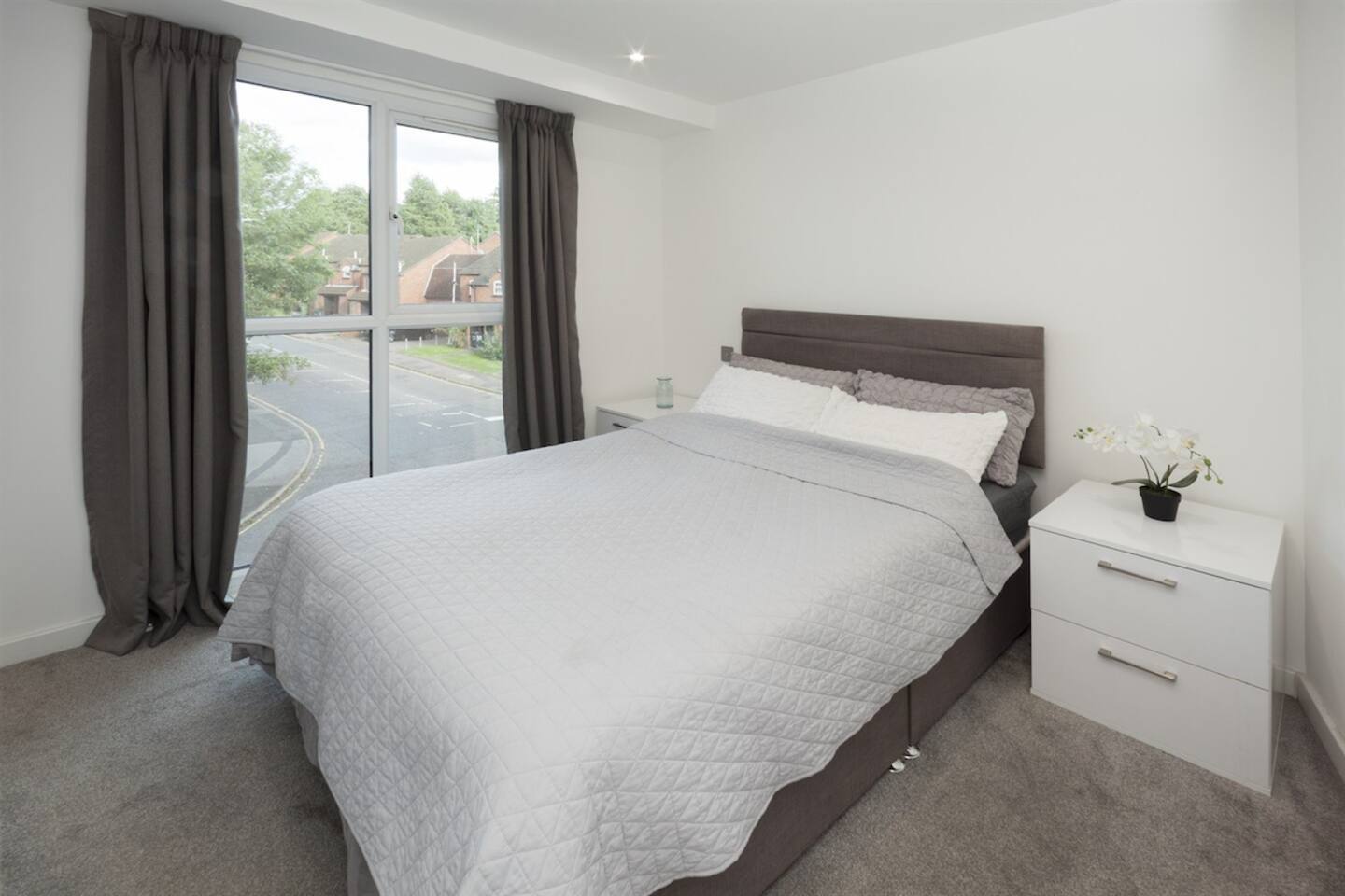 A beautiful brand new flat 25-minute to London