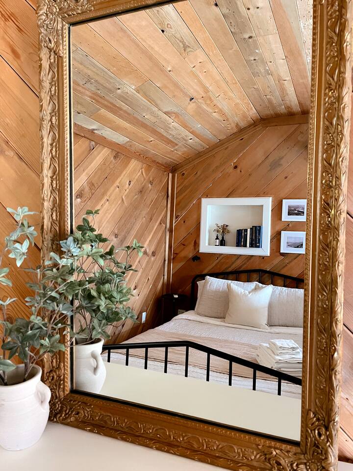 Cottages On 28th (Gym + Sauna) / 3 Separate Units