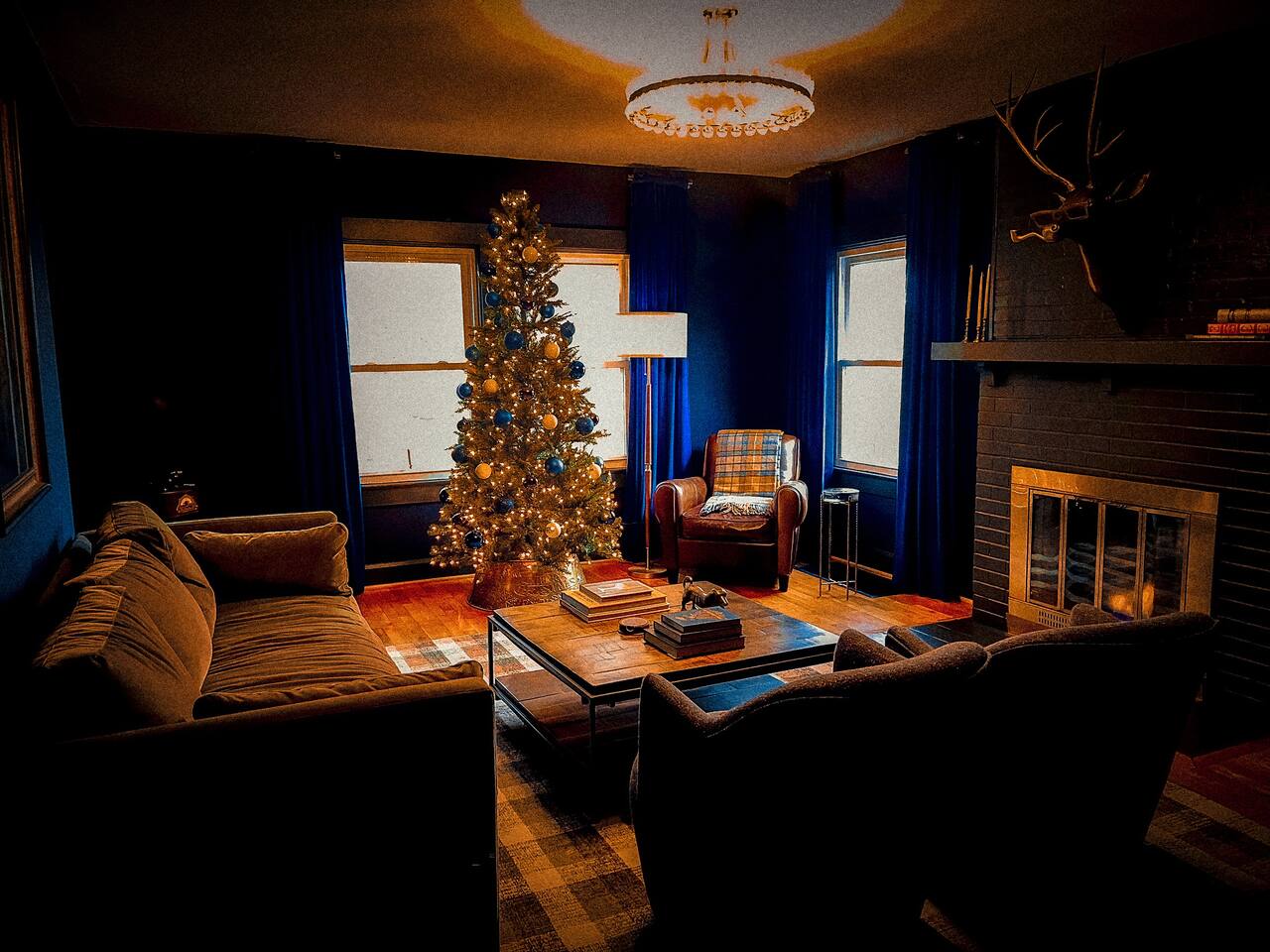 PourHaus | 1920s Bourbon Retreat | Walk to Capitol