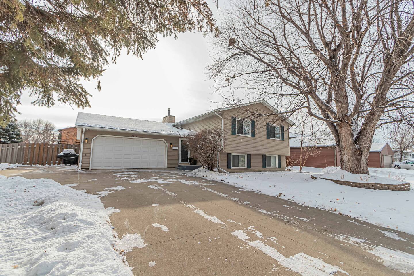 4BR I XL Fenced Yard, Pack n Play, Garage, Patio