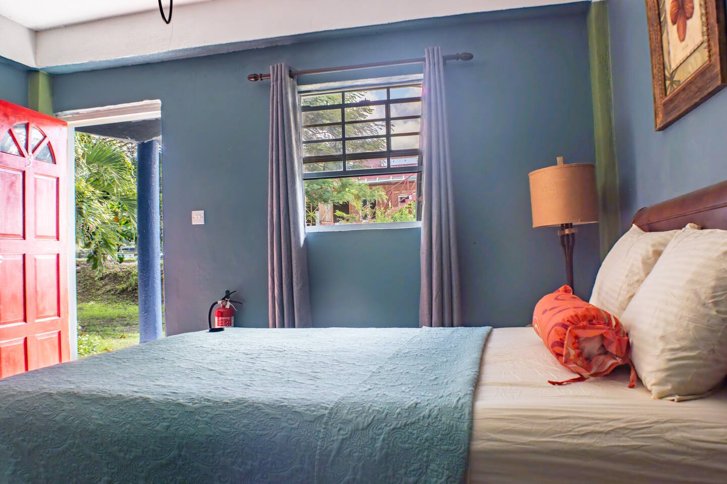 Lushes Lodge | Apt 3 | Restaurant On Site!