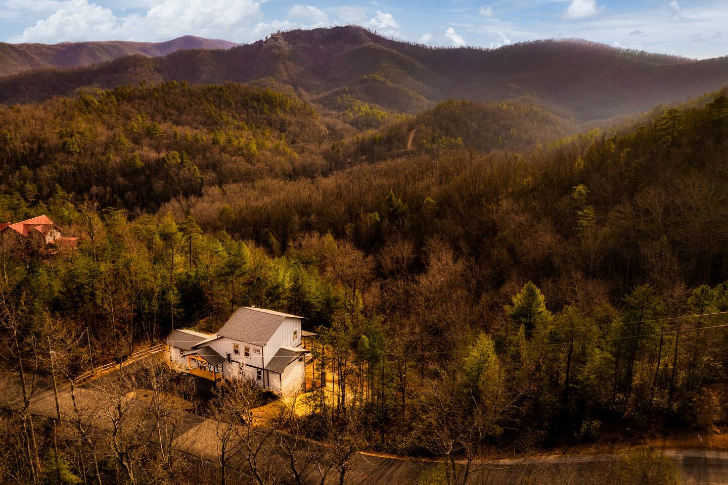5 Star Mountain Cabin: Spa, Fire, Views, Location!