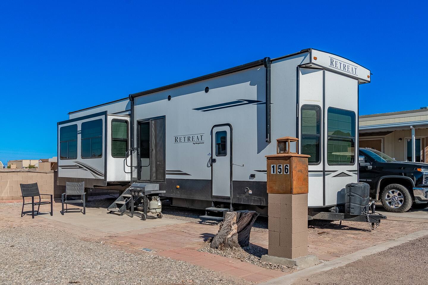 The Cactus Cove | King Bed & Community Pool