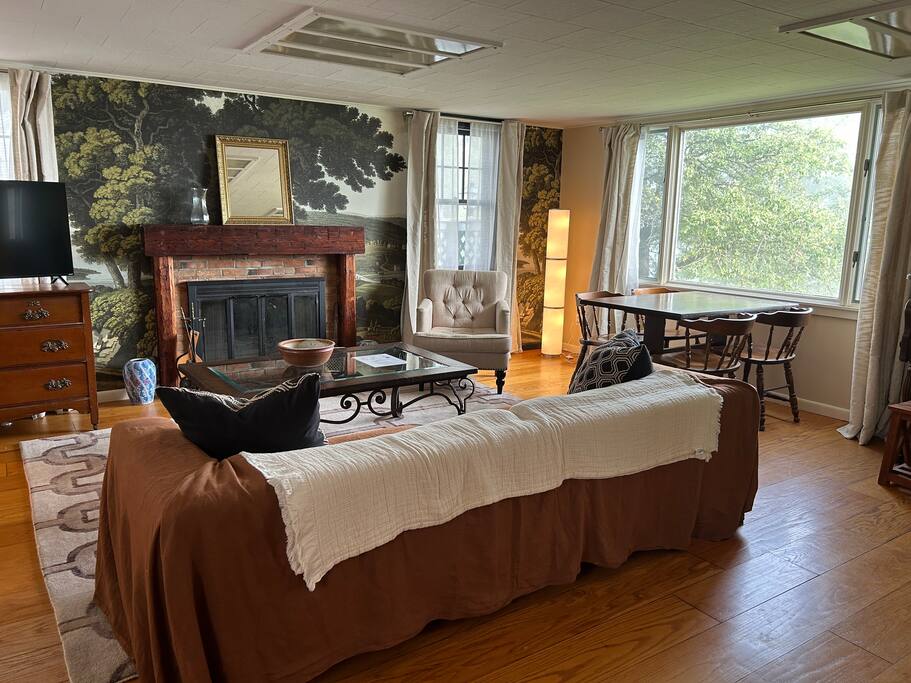 Countryside Apartment with Mountain View