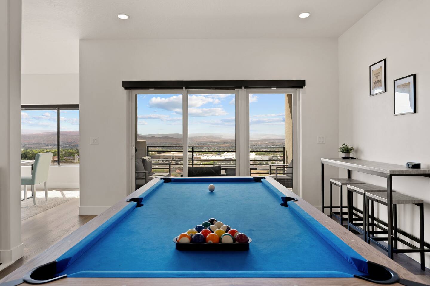 Luxury Home w/Spa+Foosball+Pool+Fire Table+Views!