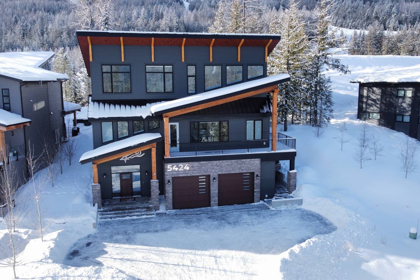 Fernie Alpine Resort ski in 17ft hot tub&sauna 9bd