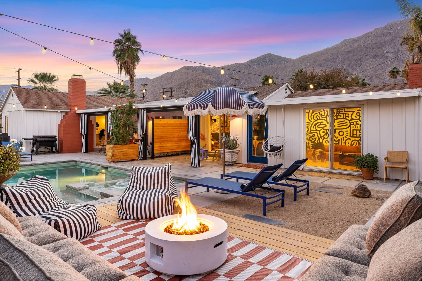 Funky Downtown Escape: Pool/Hot Tub/Secret Door