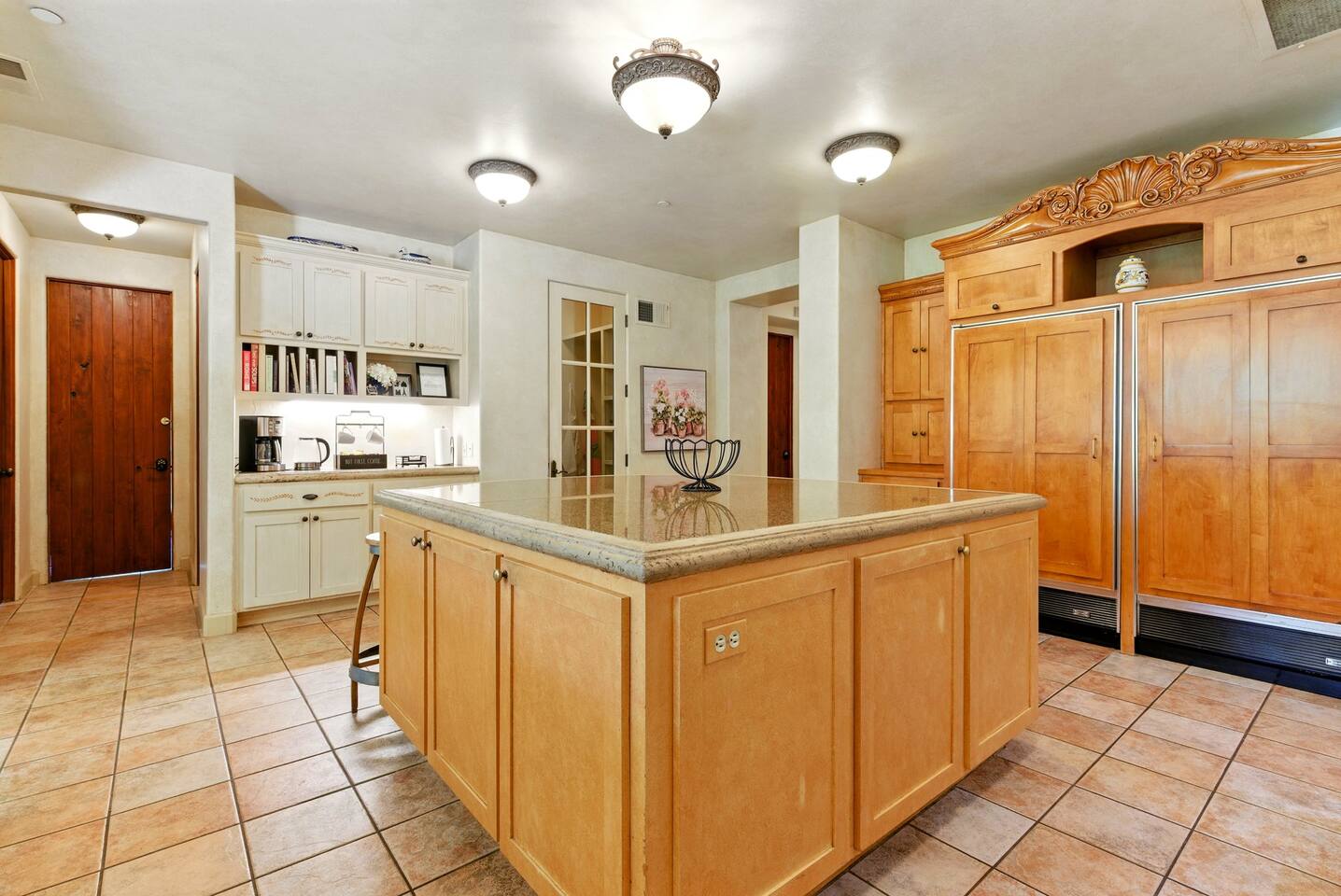 This elegant, fully-equipped kitchen invites you to unleash your inner chef and create delicious meals in style. Perfect for making memories with friends and family over a home-cooked feast!